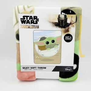 Star Wars The Mandalorian NEW Silky Soft Throw Blanket, 40 X 50, Baby Yoda